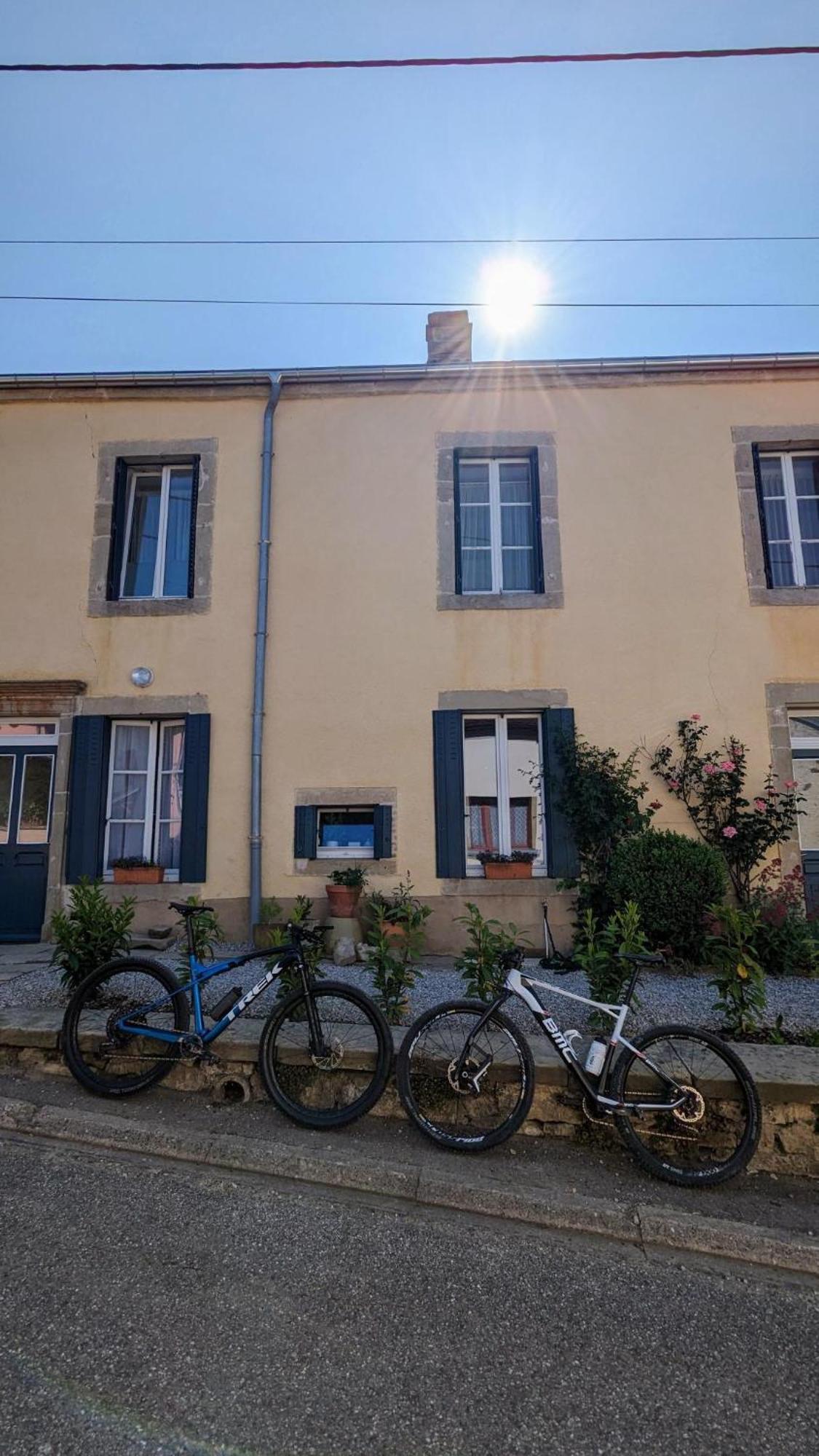 Maison Egalite Melay  Zewnętrze zdjęcie