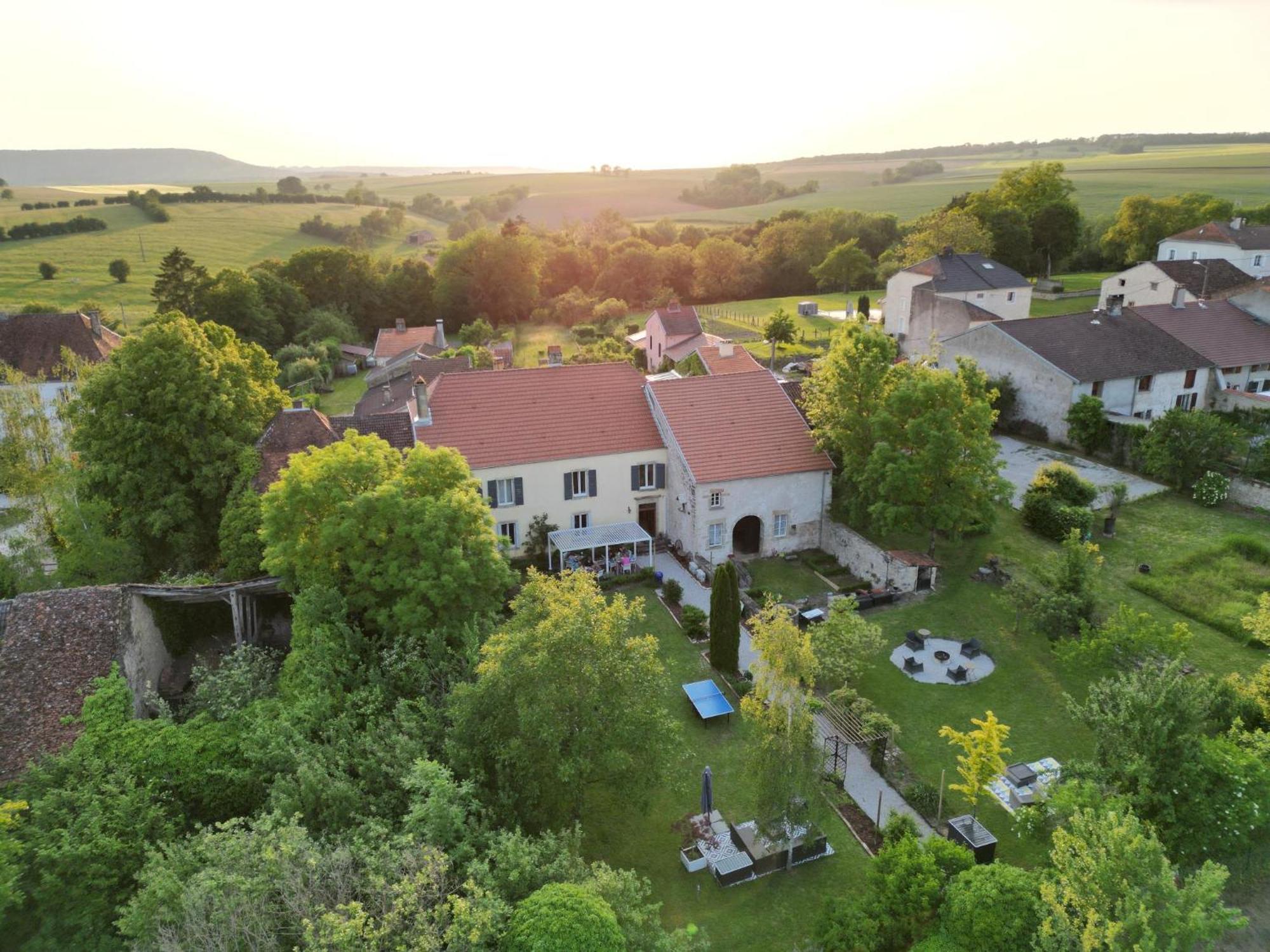 Maison Egalite Melay  Zewnętrze zdjęcie